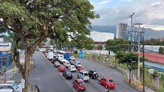 Imagen de vehículos en la carretera